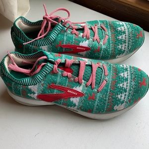 Brooks running ugly sweater Levitate 2's